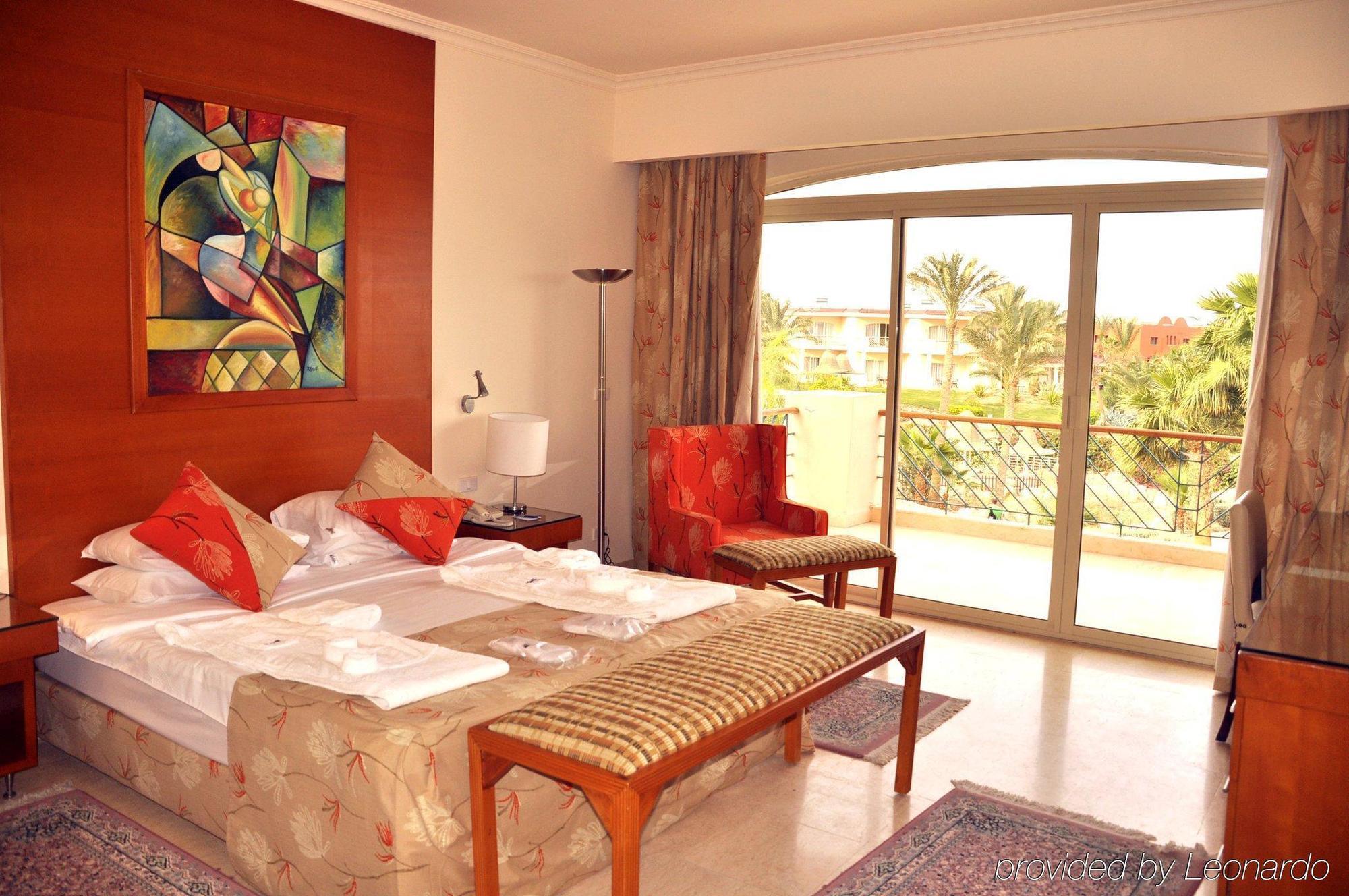 אתר נופש Parrotel 5*