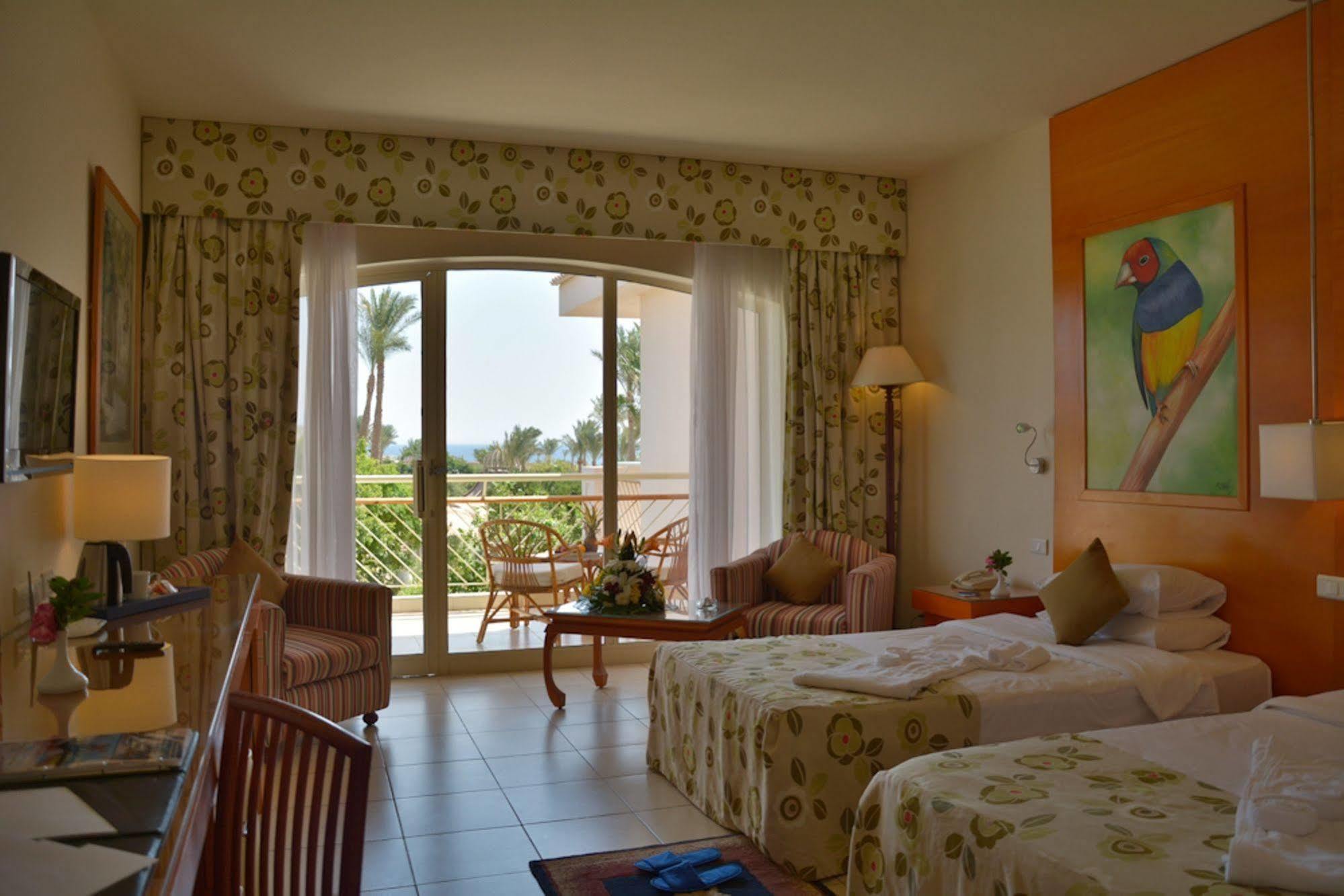 אתר נופש Parrotel